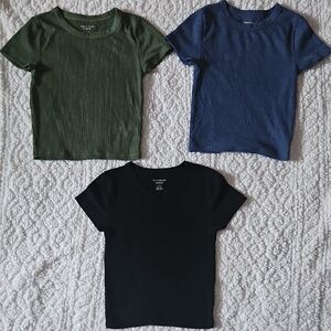 American Eagle Outfitters Green and Blue Short Sleeve Tees